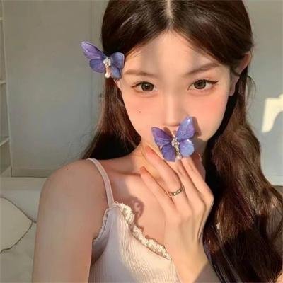 一线女星又出大瓜：素颜现身菜市场，公司火速否认，一个月